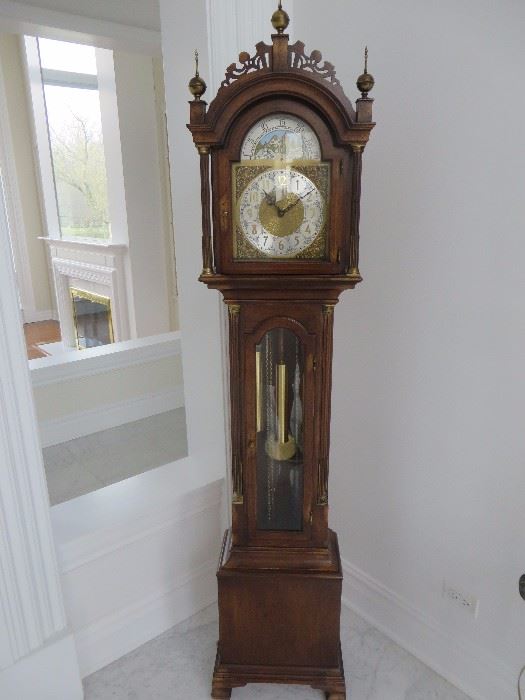 GRANDMOTHER CLOCK ROXBURY STYLE CASE WITH OPEN FRETWORK BONNET
COLONIAL CLOCK COMPANY
