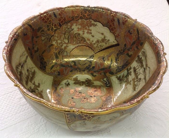 Chinese Satsuma Style Scalloped Rim-Bowl
