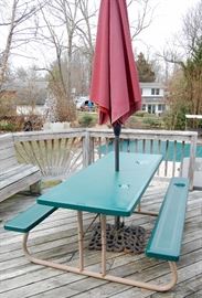 PICNIC TABLE WITH UMBRELLA