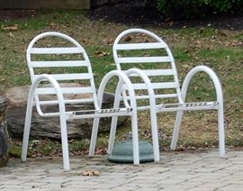 THESE CHAIRS HAVE CUSHIONS