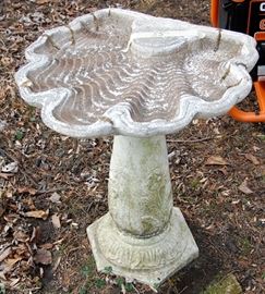 NICE BIRD BATH