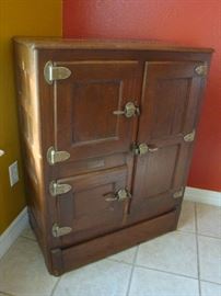 EARLY 1900's ANTIQUE OAK ICEBOX - BACKSIDE IS STAMPED "BRIDGE CITY, TEXAS"