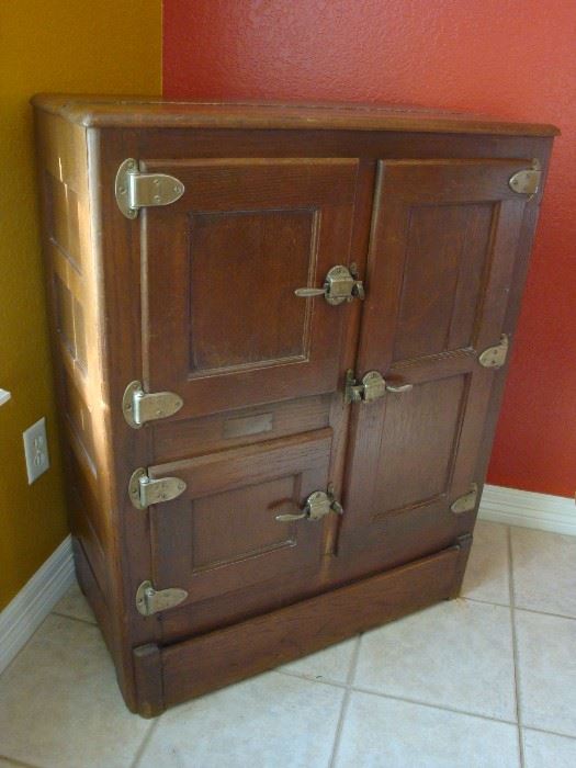 EARLY 1900's ANTIQUE OAK ICEBOX - BACKSIDE IS STAMPED "BRIDGE CITY, TEXAS"