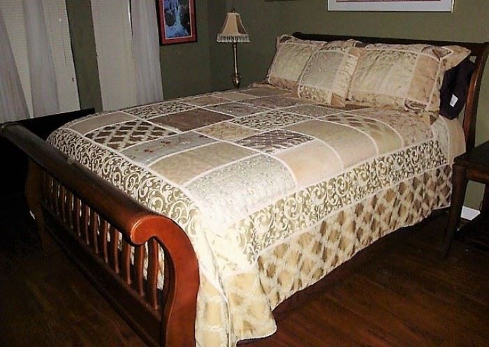 QUEEN SIZE PILLOW TOP SLEIGH BED WITH BEDDING