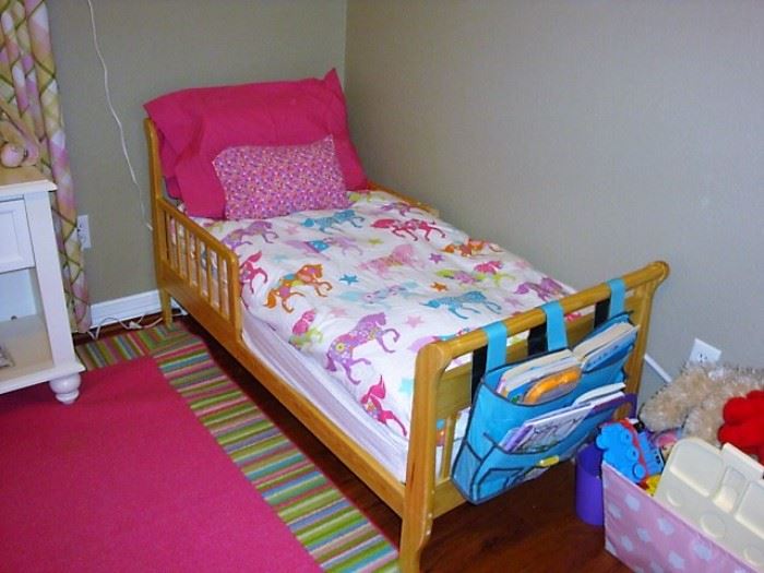ADORABLE TODDLER BED WITH BEDDING