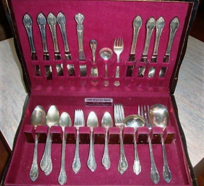 1847 ROGERS BROS. FLATWARE W/CHEST