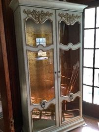 WOW! Eye catching, glam hutch. Excellent condition. High quality glass shelving. 