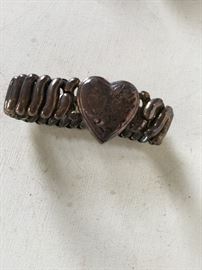 Small child's bracelet 