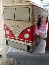 1960's VW vintage lunch box. Great vintage condition. Hinges work. Handle attached. 