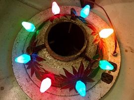 Vintage Christmas tree stand. AWESOME!!! 