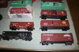 Atlas O scale 2 rail car kits - RTR