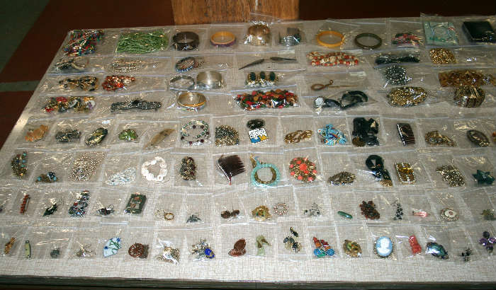 As usual lots of great small jewelry & smalls!