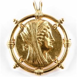 Ptolemaic Kingdom (c.180-116 BC) Octadrachm Set in a Gold Pendant: A Ptolemaic Kingdom, Arsinöe II, AV Octadrachm (Mnaieion) set in an exquisite gold pendant. Alexandria mint; Struck under Ptolemy VI-VIII (c.180-116 BC). Obverse: Veiled head of Arsinöe II facing right, scepter over far shoulder, “K” left of head. Reverse: Double cornucopia with grape cluster to each side, bound with fillet, “ΑΡΣΙΝΟΗΣ ΦΙΛΑΔΕΛΦΟΥ”. Catalog Reference: Svoronos 1498; SNG Copenhagen 322. Metal content of coin: ≈99% gold. Coin diameter: 27 mm.