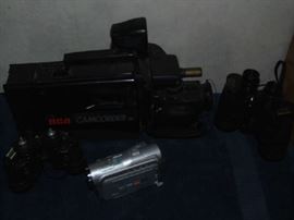 ASSORTED VINTAGE CAMERA EQUIPMENT