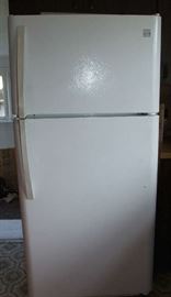 FRIDGE/FREEZER. GOOD CONDITION AND WORKS