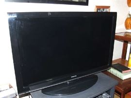 TOSHIBA 42" FLAT SCREEN TV W/REMOTE AND MANUAL