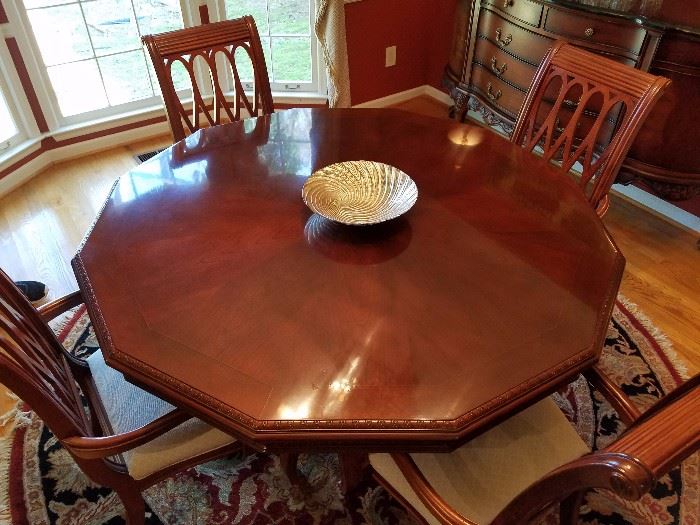 Stunning 10 sided dining table with 4 chairs 