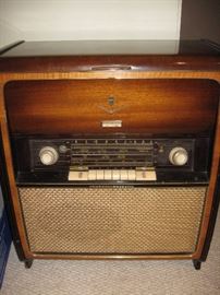 Grundig Majestic radio & phonograph