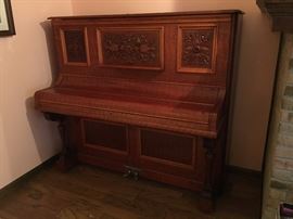 Upright piano