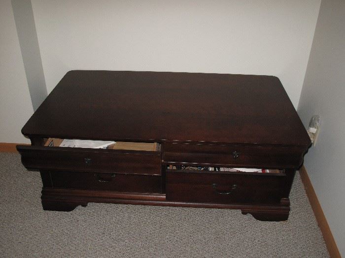 Coffee Table with 4 drawers