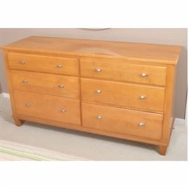 Ethan Allen Maple Dresser: An Ethan Allen dresser in maple. The unit has six drawers arranged in three rows. The modern design features straight lines with nickel hardware on the drawers and sits on four short tapered legs.