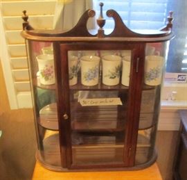 free standing or wall mounted diminutive display case