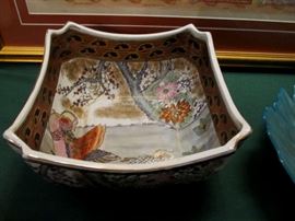 19 century Chinese Bowl signed, interior view