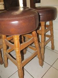 4 bar stools