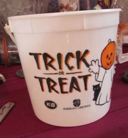 K & B Trick or Treat plastic bucket
