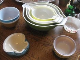 Pyrex bowls