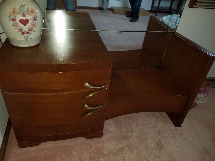 E. Gomme Oval Tri Mirror Dressing Table and dresser