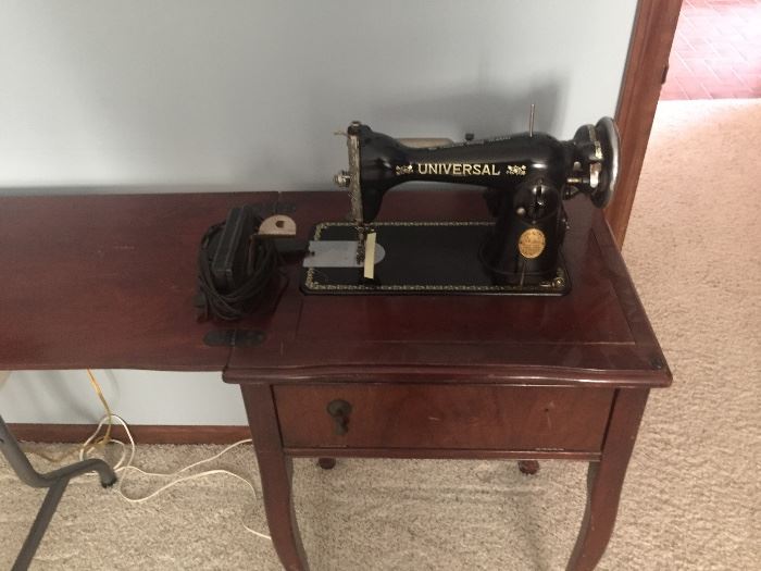 Universal Deluxe sewing machine, stand included!
