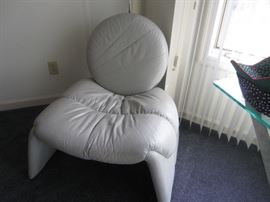 GRAY LEATHER CHAIR