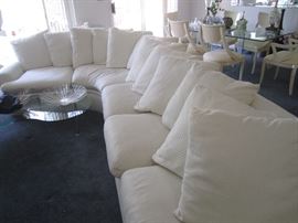 WHITE SECTIONAL WITH QUEEN SLEEPER AND PILLOWS
