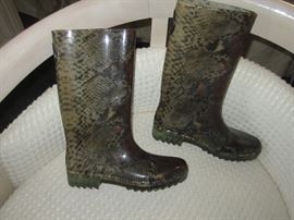 STUART WEITZMAN RAIN BOOTS