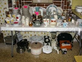 Kitchen Items, Cast Iron Skillets, Crock Pots, George Foreman Grill, Electric Skillet, China, Tea Pots