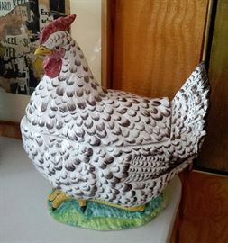 Italian pottery centerpiece tureen