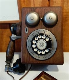 Modern working antique style telephone