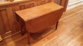 18th century Chippendale dropleaf table