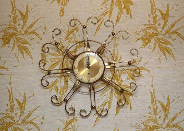 SOLD--Lot #370, Vintage Wall Clock, $20