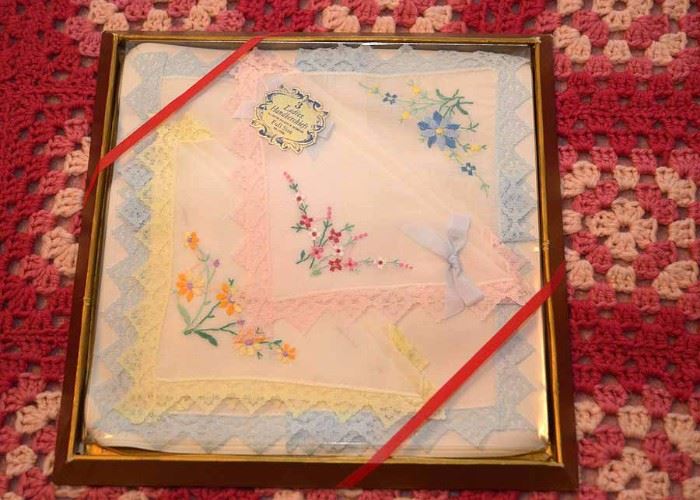 Vintage Linens / Handkerchiefs