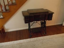 Antique Treadle Singer sewing machine EXC Cond.