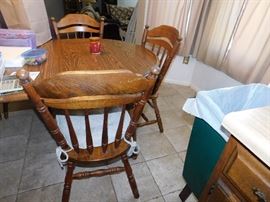 Wooden kitchen table with 2 leaves & 6 chairs