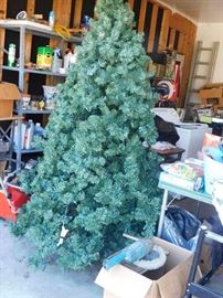 7 ft prelit Christmas tree w/box