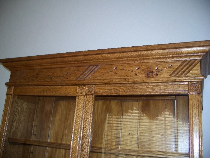 Matching detail in the crown molding