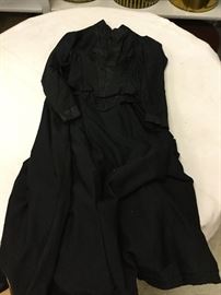 Dress # 66.  1900s black Victorian lady's dress.  wool gabardine? with silk collar and cuffs.  No Damage!!.  bust 28", shoulder 24", waist 24"