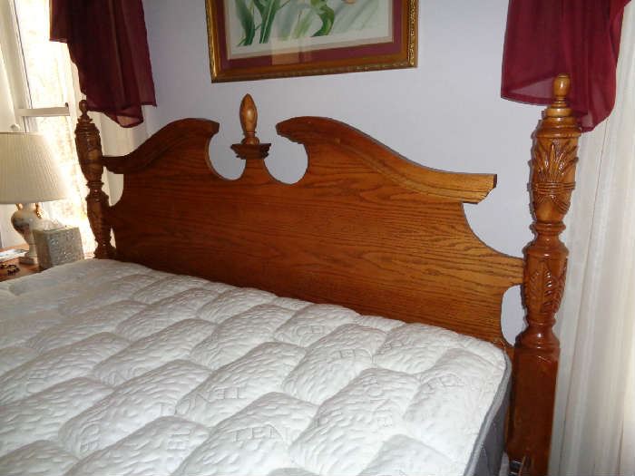  queen bed w/great mattress, has wooden footboard & side rails