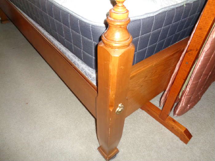 picture of the footboard & corner post