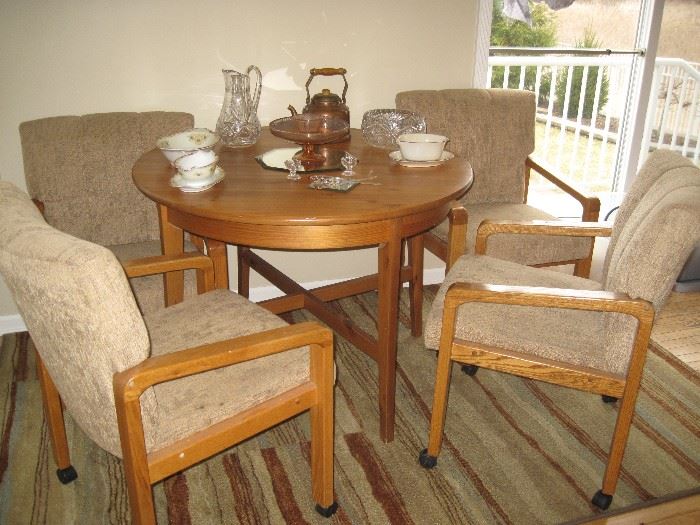 Kitchen table & Chairs 