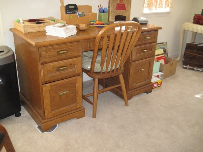 Knee hole desk and chair 
